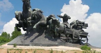 Памятник Тачанке-ростовчанке